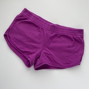 Under Armour Semi-Fitted Shorts - Size Medium